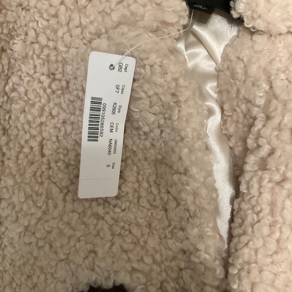 J.CREW SHERPA TEDDY FAUX FUR TOGGLE COAT. SIZE: S. COLOR: CREAM. ITEM # K2605. - Picture 3 of 10